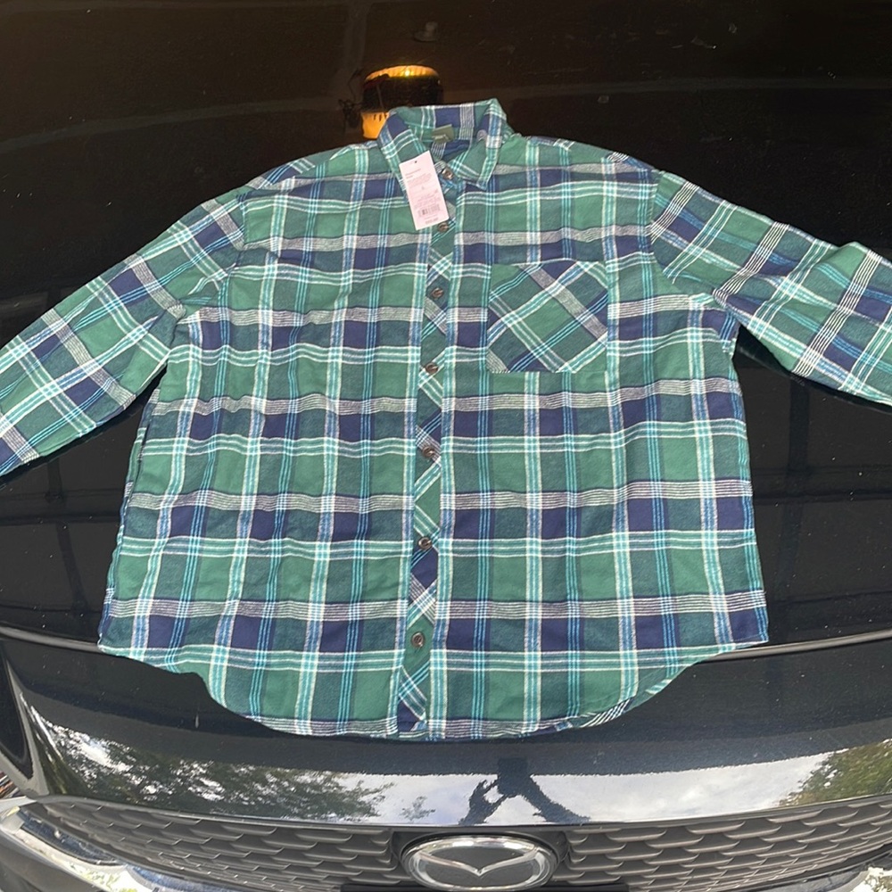 Long sleeve plaid flannel button-up shirt